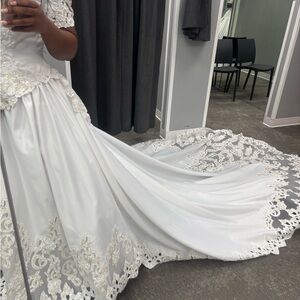 Elegant White Lace Wedding Dress Vintage-Inspired Princess Bridal Gown